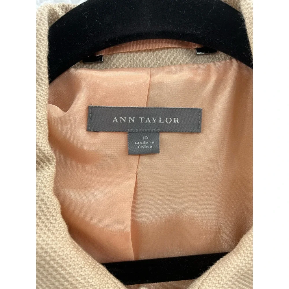 Ann Taylor Womens Suit Jacket Blazer Beige Pockets Long Sleeve Buttons Lined 10 - Picture 7 of 8
